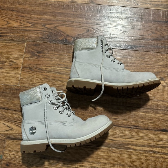 Timberland 6" Premium Waterproof Boot Light Grey Nubuck Wind Chime Women Sz 7.5 - Picture 1 of 6